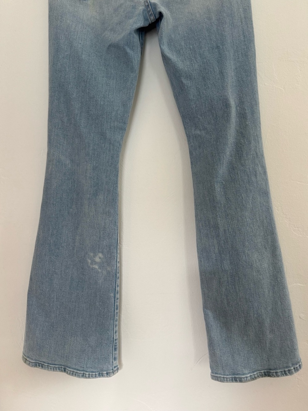 Mother The Weekender Flare Jean Free Hugs Distressed Light Wash Denim - Picture 10 of 15